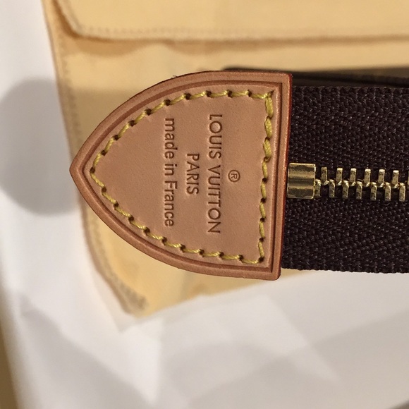 Louis Vuitton Makeup case - Picture 5 of 8